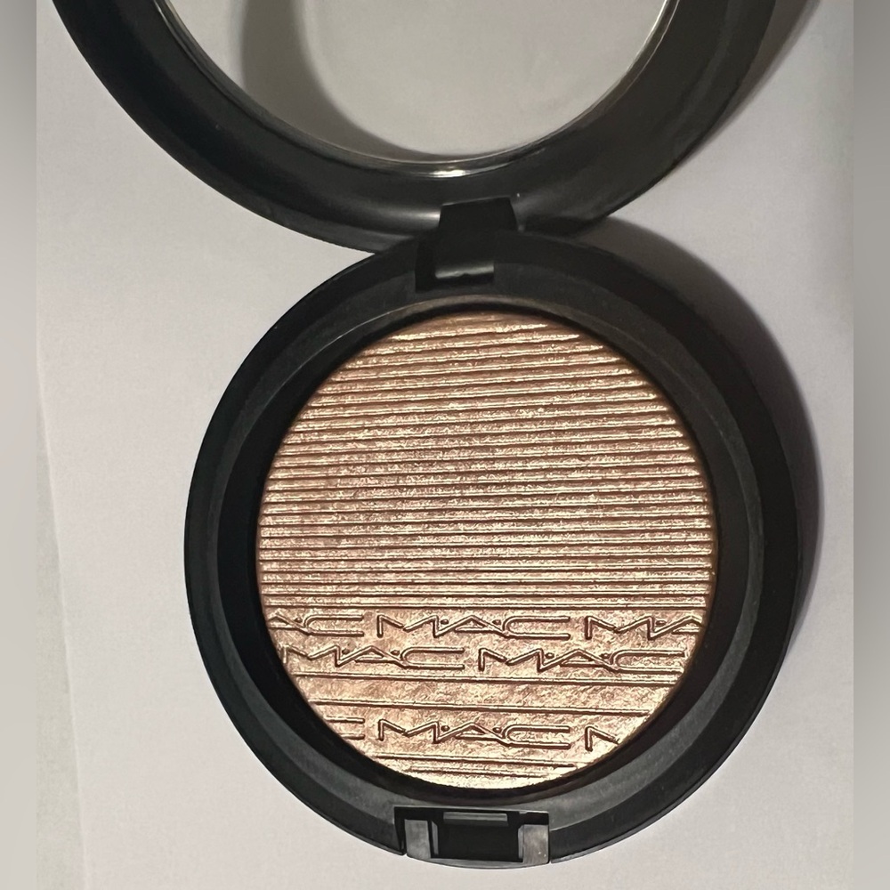 MAC Cosmetics Superb Extra Dimension SkinFinish